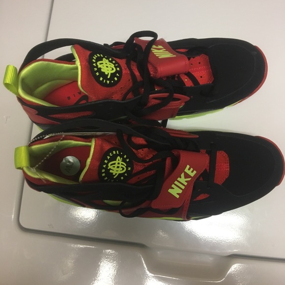 Athletic_Shoes